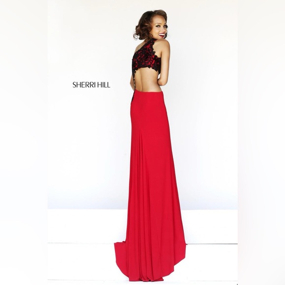 đź’‹Sherri Hill 21252 Red & Black Lace Sharkbite Prom Formal Dress - Picture 2 of 7